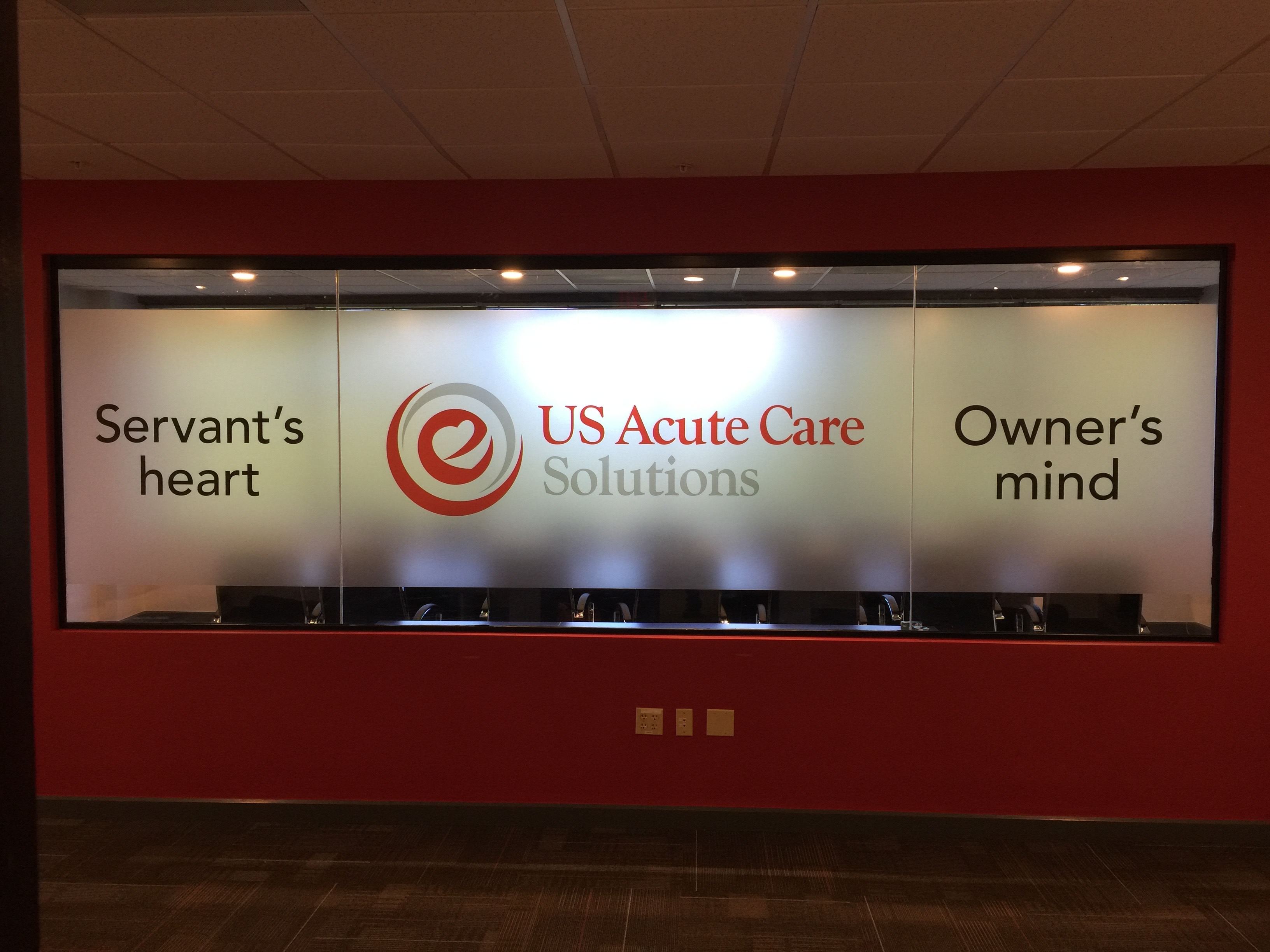 Tampa, FL – Lobby Sign Provides Branding & Privacy Solutions for US Acute Care Hospital
