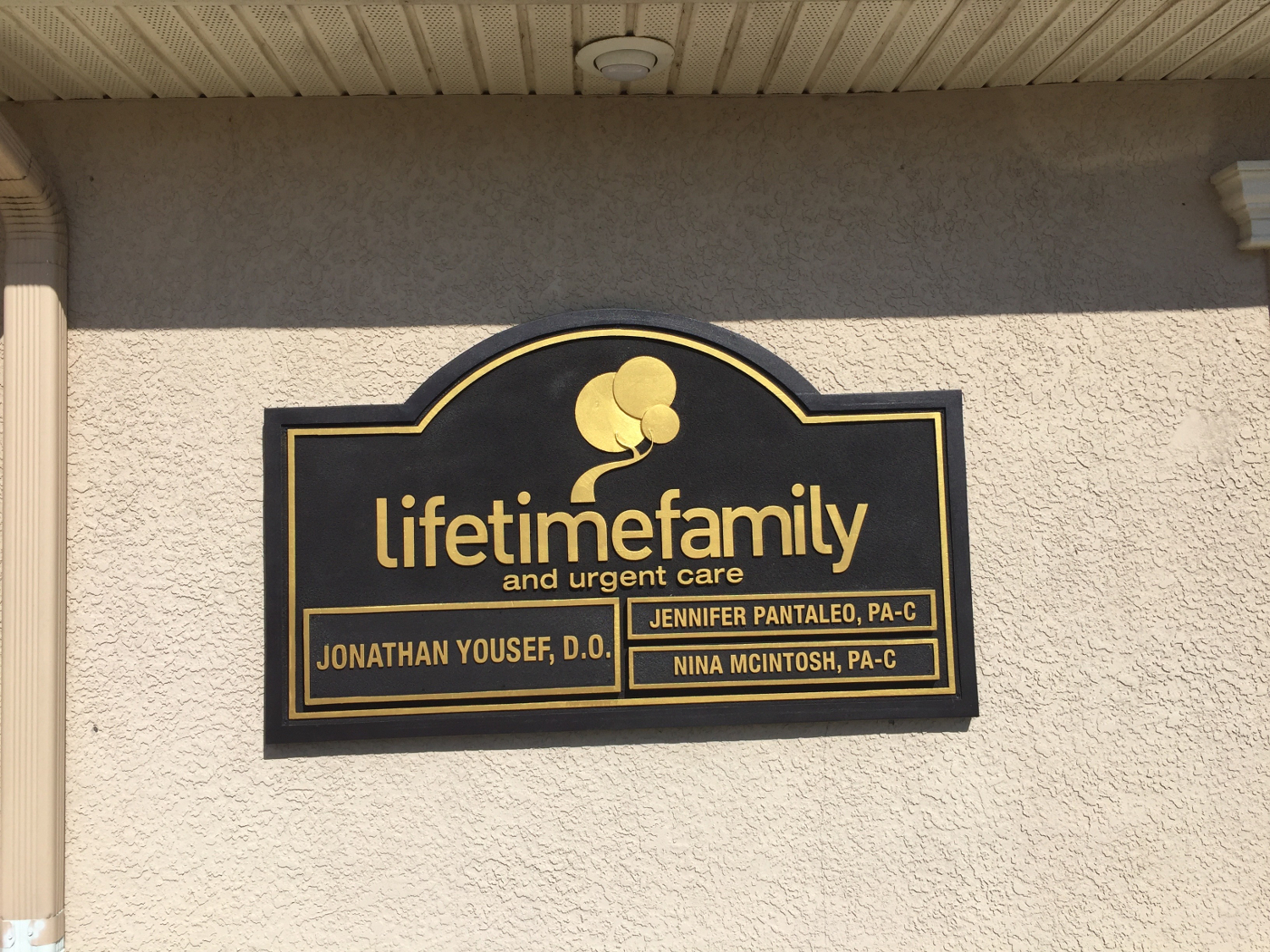 Tampa, FL – Lobby Signs for Lifetime Family and Urgent Care Medical Facility