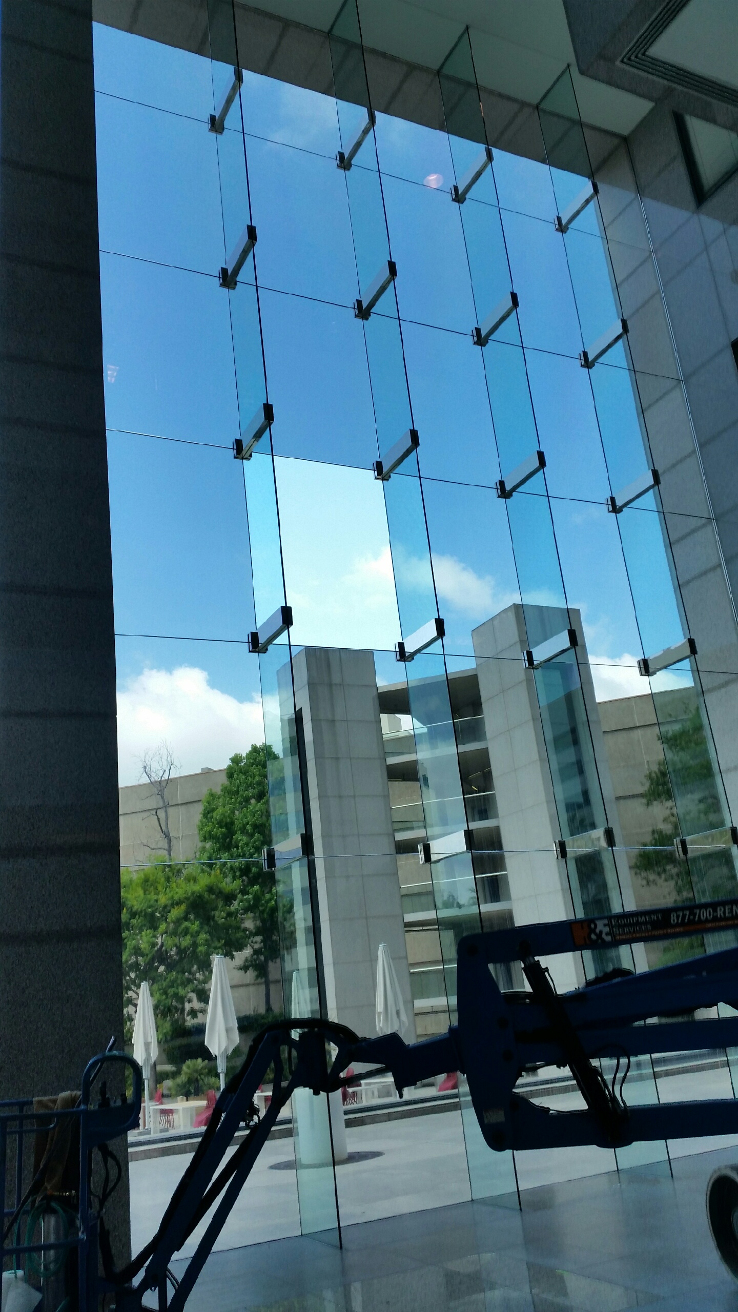 Glendale, CA – Cost Efficient Ceramic Film Reduces Glare for Interior Designer
