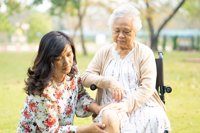 Walnut Creek, CA - How Do I Choose Right In-Home Caregiver for Dementia Care?
