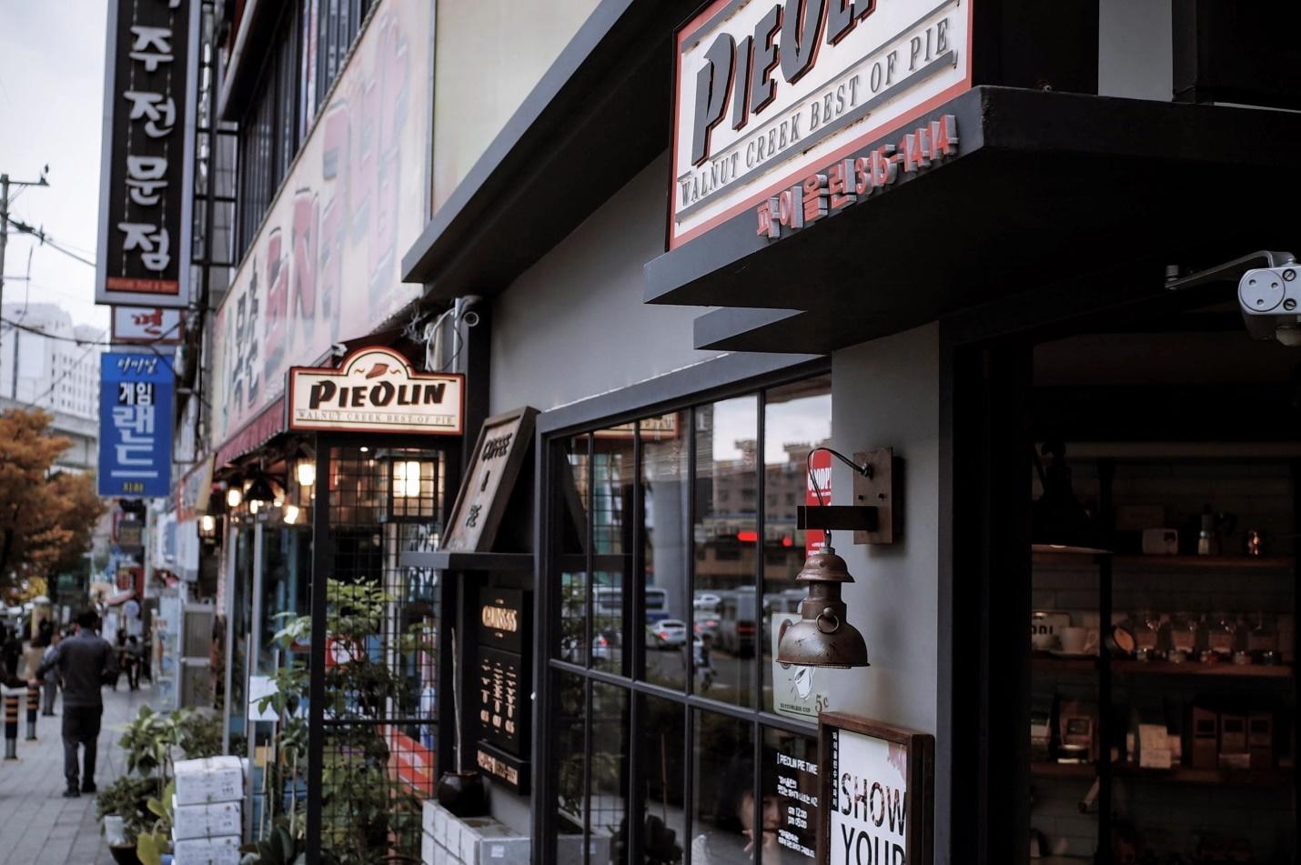 Seattle, WA - Need New Custom Restaurant Signs? Get Them at Our Sign Company