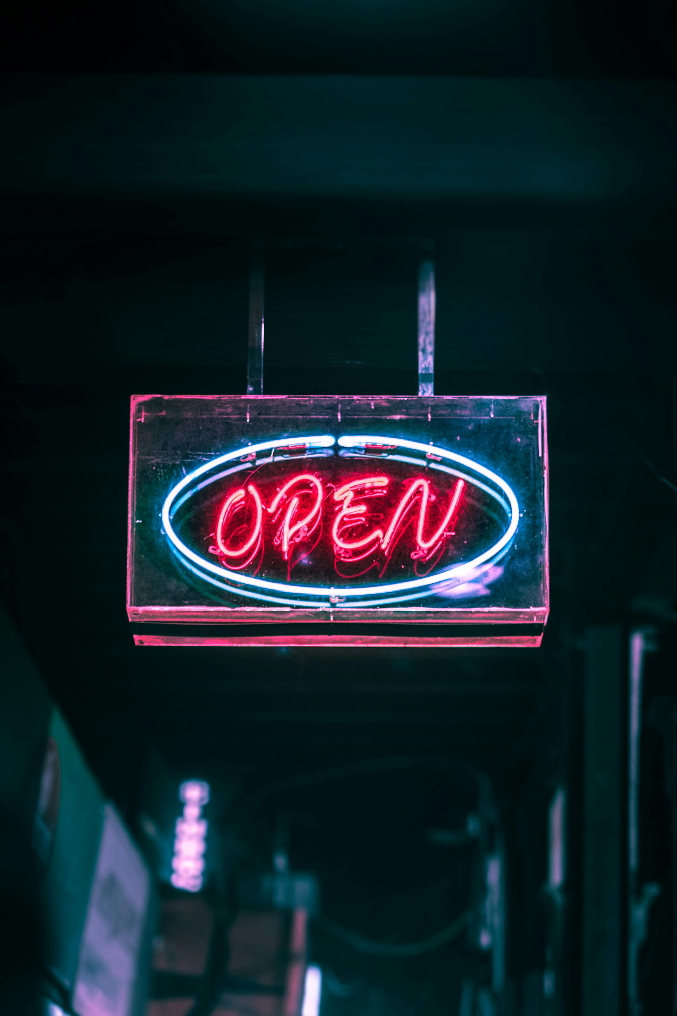 Land O' Lakes, FL - How Can a Custom Sign Store Improve Foot Traffic Fast?